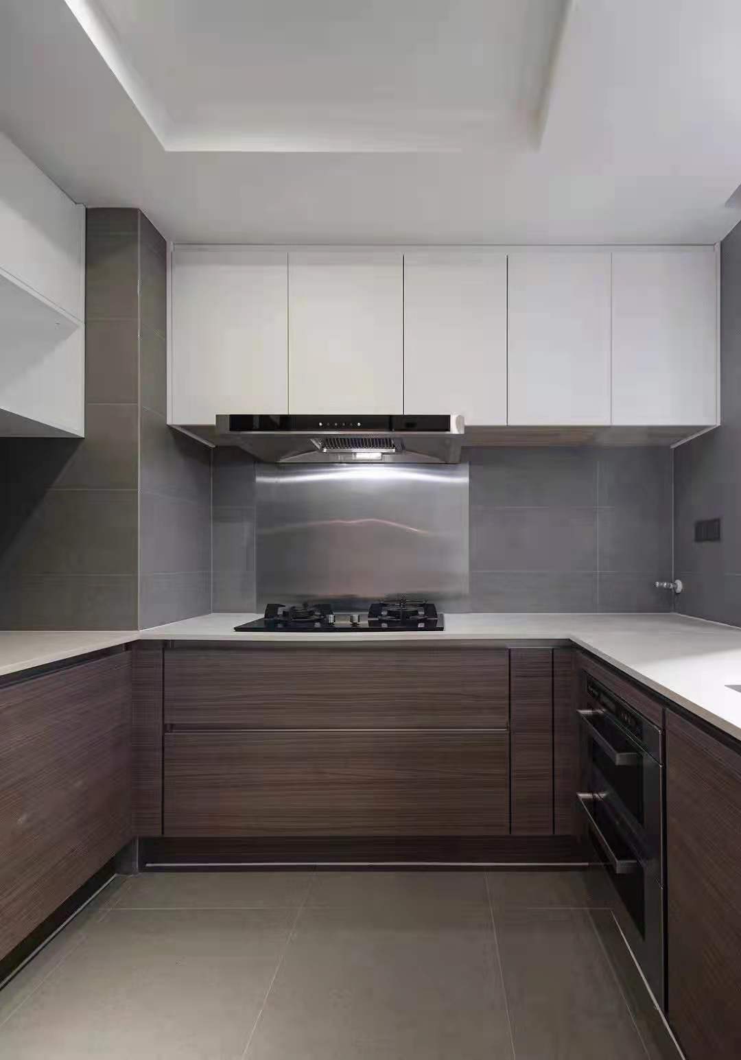 自然舒适的木饰面, 温柔色调的软装，让整个空间更具治愈感和亲和力，加上生活的烟火气，安静而温馨，平淡而简单。 (8).jpg