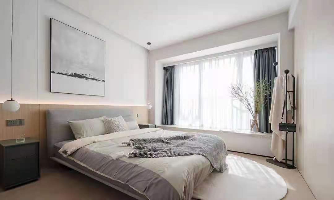 自然舒适的木饰面, 温柔色调的软装，让整个空间更具治愈感和亲和力，加上生活的烟火气，安静而温馨，平淡而简单。 (5).jpg