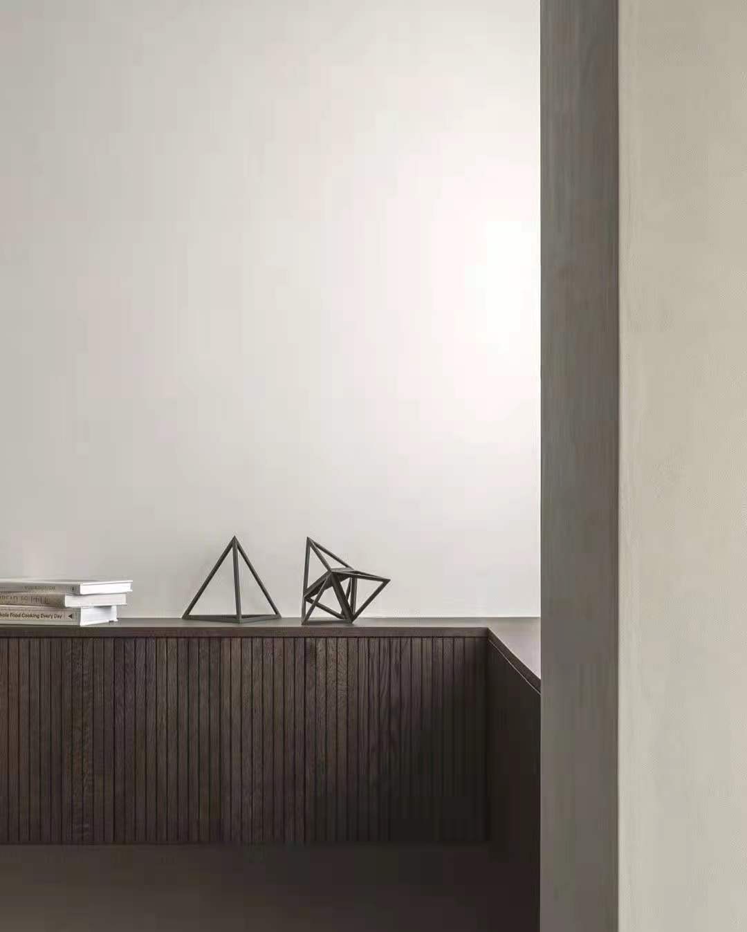 对自然材料的使用和柔和的调色板的共同信念是项目的基础，注重触觉、柔软和永恒的品质。 (2).jpg